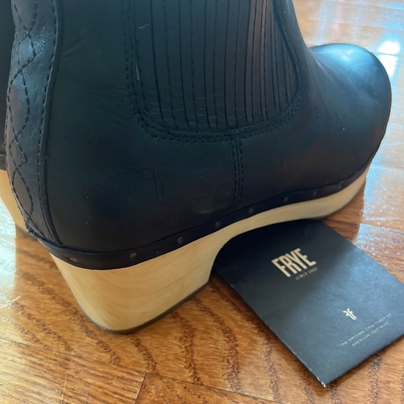 NWOT Frye Odessa Chelsea Boots - Picture 8 of 10